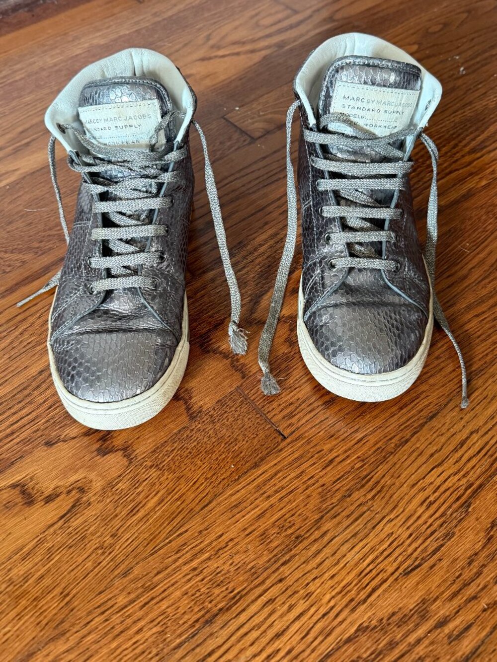 Marc by Marc Jacobs silver metallic snakeskin-like shoes
